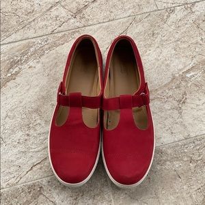 Women’s shoes size 11 NEW